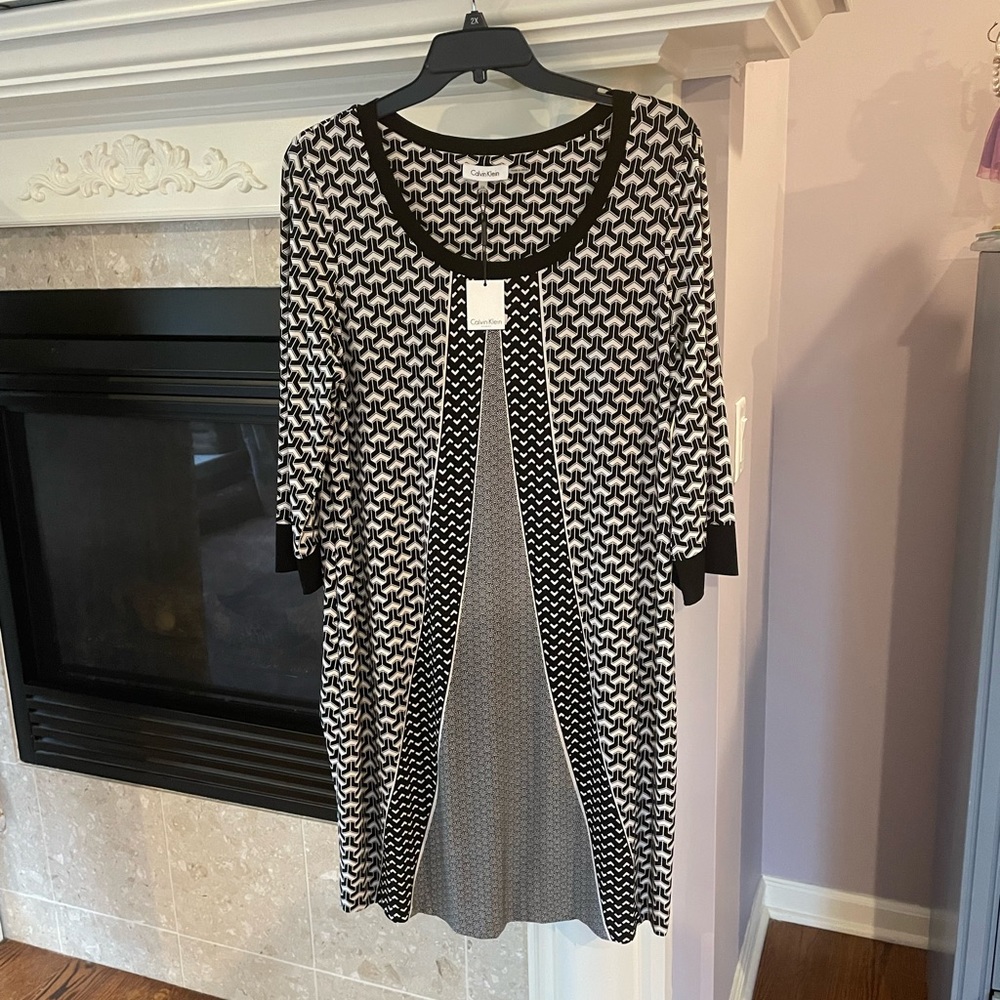 Calvin Klein Geometrical black and white knit dress